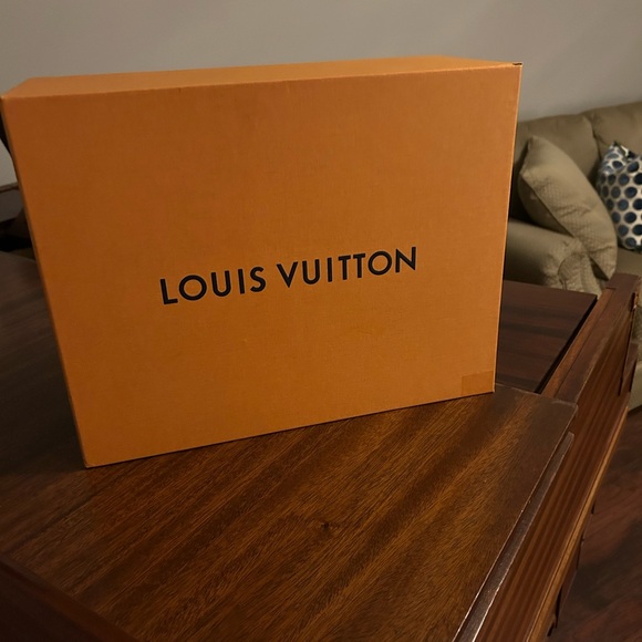 Authentic Louis Vuitton Grand Palais Handbag - Picture 3 of 7